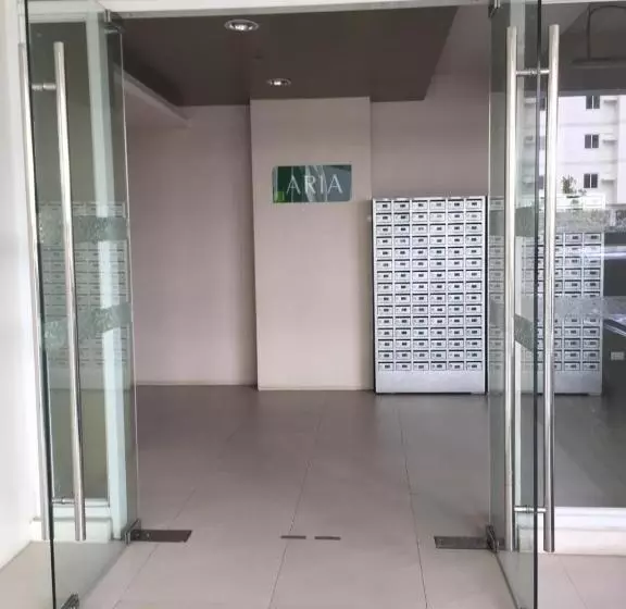 ホテル Staycation Condo With Pool Near Sm Tungko, Bulacan