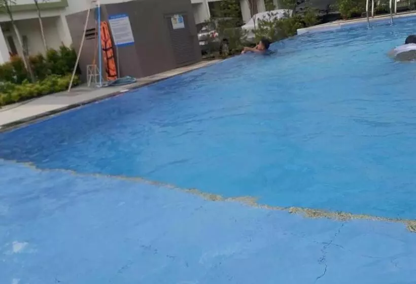 ホテル Staycation Condo With Pool Near Sm Tungko, Bulacan
