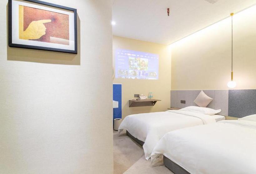 Puzzle Hotel Guangzhou Fenghuang New Village Subway Station