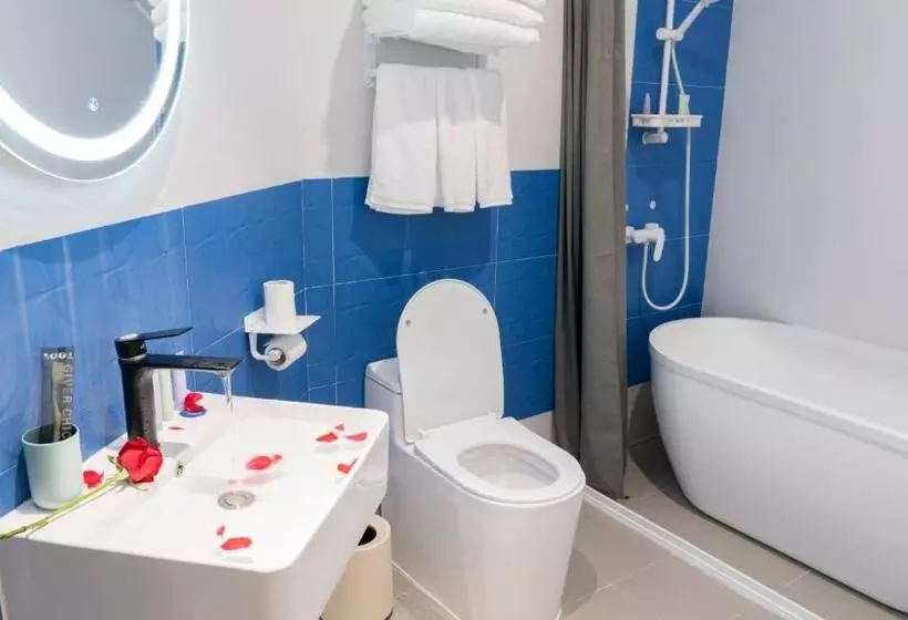 Puzzle Hotel Guangzhou Fenghuang New Village Subway Station