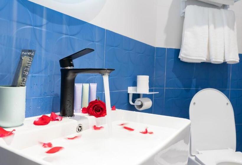 Puzzle Hotel Guangzhou Fenghuang New Village Subway Station