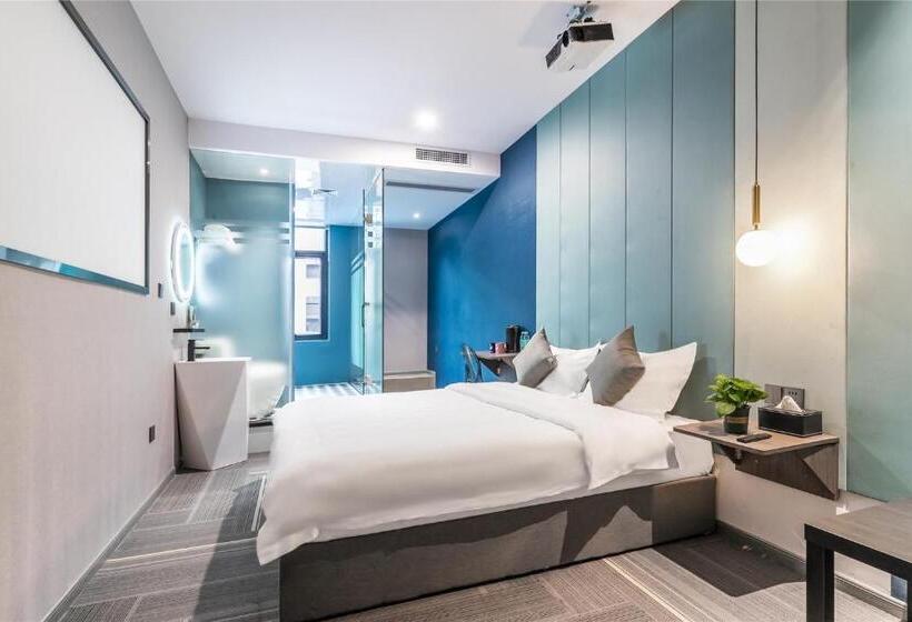 Puzzle Hotel Guangzhou Fenghuang New Village Subway Station