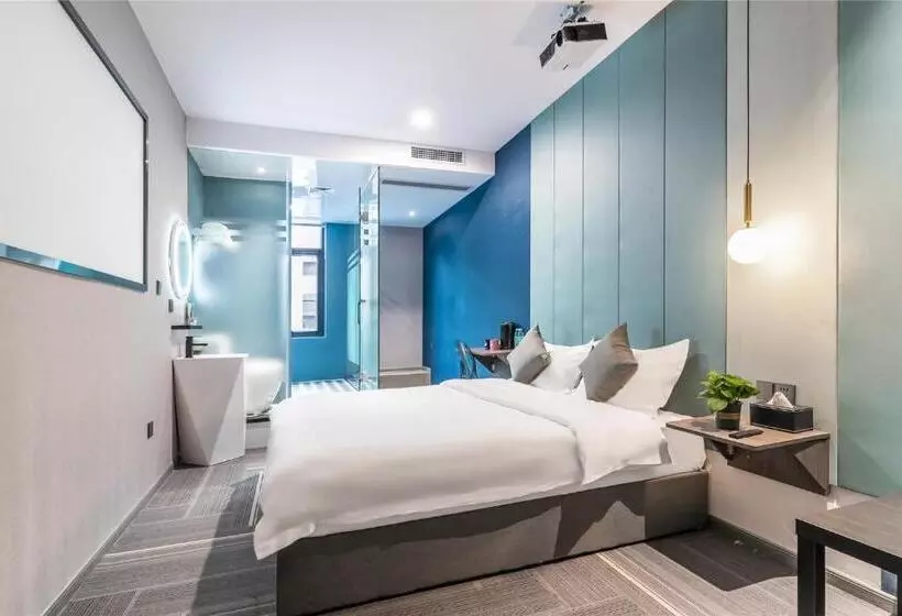 Puzzle Hotel Guangzhou Fenghuang New Village Subway Station