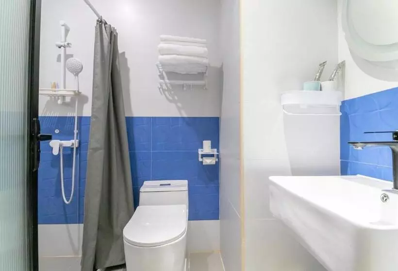 Puzzle Hotel Guangzhou Fenghuang New Village Subway Station