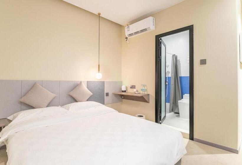 Puzzle Hotel Guangzhou Fenghuang New Village Subway Station