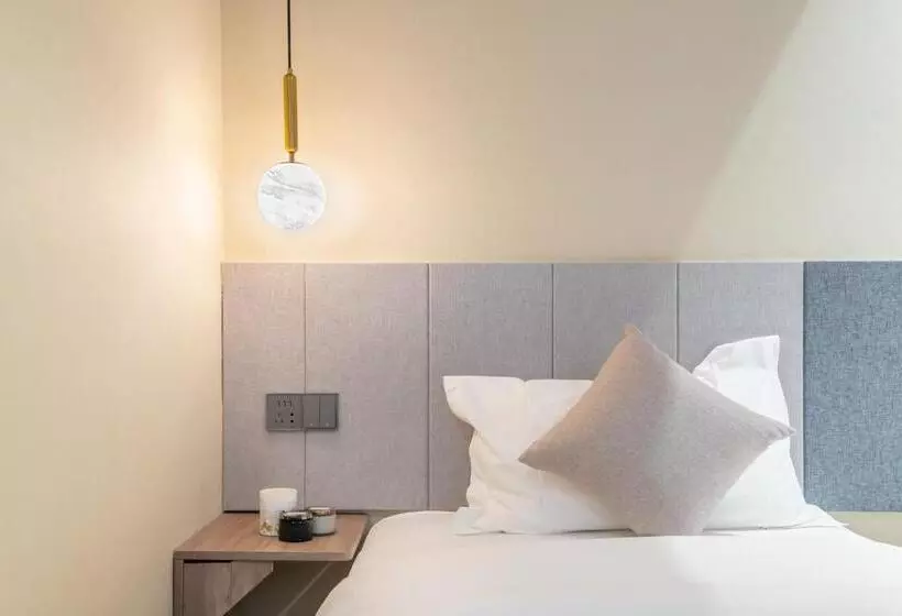 Puzzle Hotel Guangzhou Fenghuang New Village Subway Station