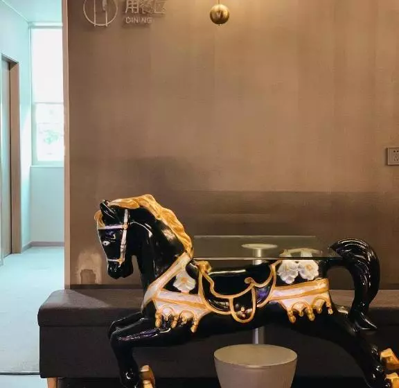 Puzzle Hotel Guangzhou Fenghuang New Village Subway Station