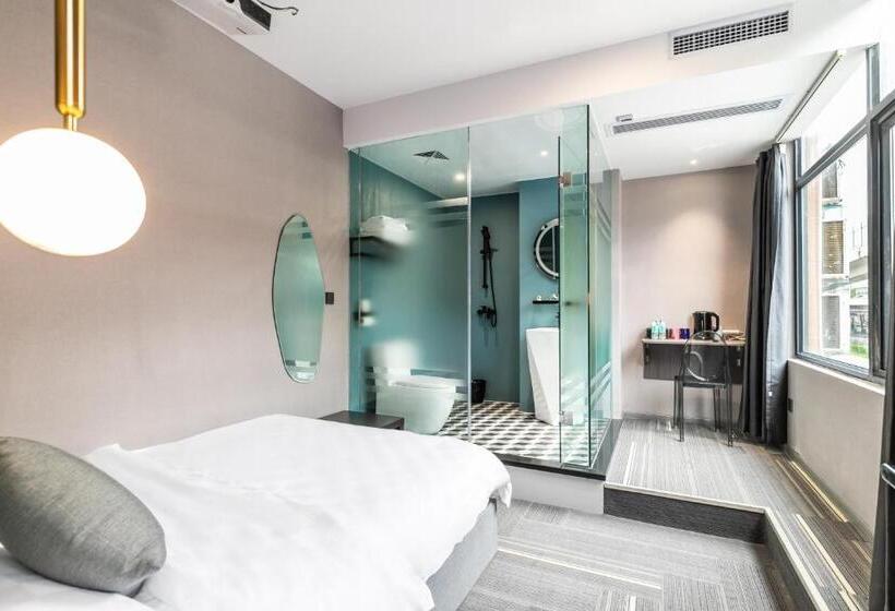 Puzzle Hotel Guangzhou Fenghuang New Village Subway Station