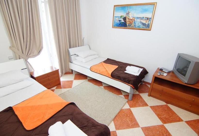 تختخواب و صبحانه Guesthouse Villa Gaga