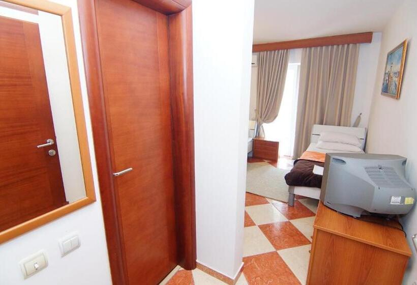 تختخواب و صبحانه Guesthouse Villa Gaga