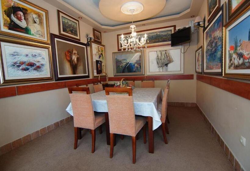 تختخواب و صبحانه Guesthouse Villa Gaga