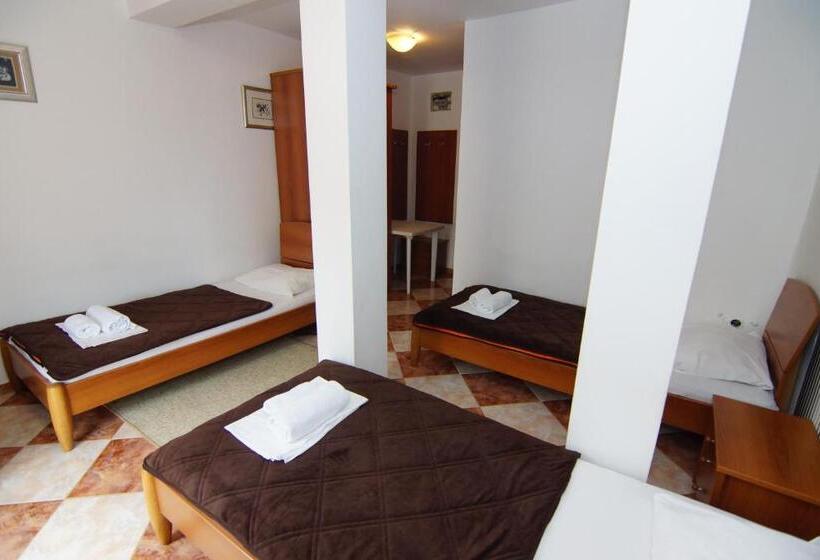 تختخواب و صبحانه Guesthouse Villa Gaga