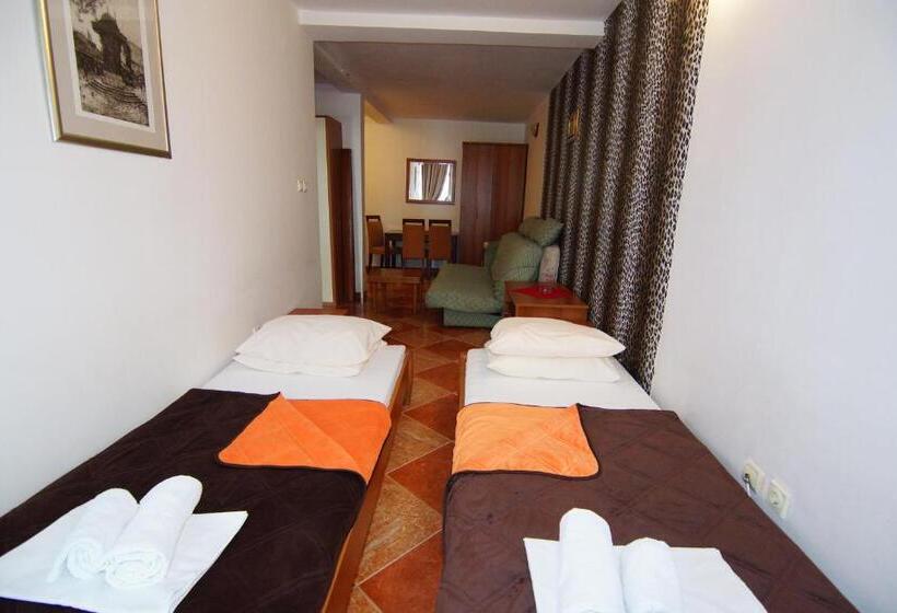 تختخواب و صبحانه Guesthouse Villa Gaga