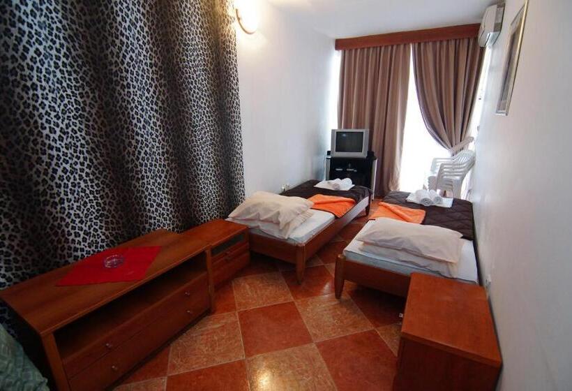 تختخواب و صبحانه Guesthouse Villa Gaga
