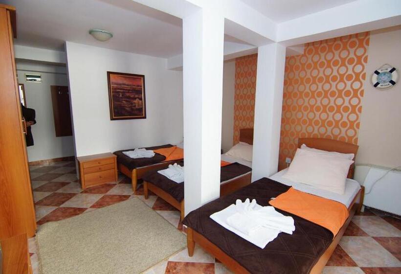 تختخواب و صبحانه Guesthouse Villa Gaga