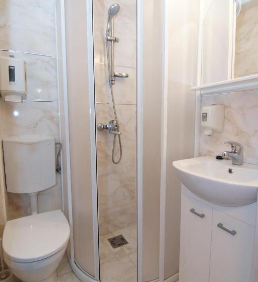 تختخواب و صبحانه Guesthouse Villa Gaga