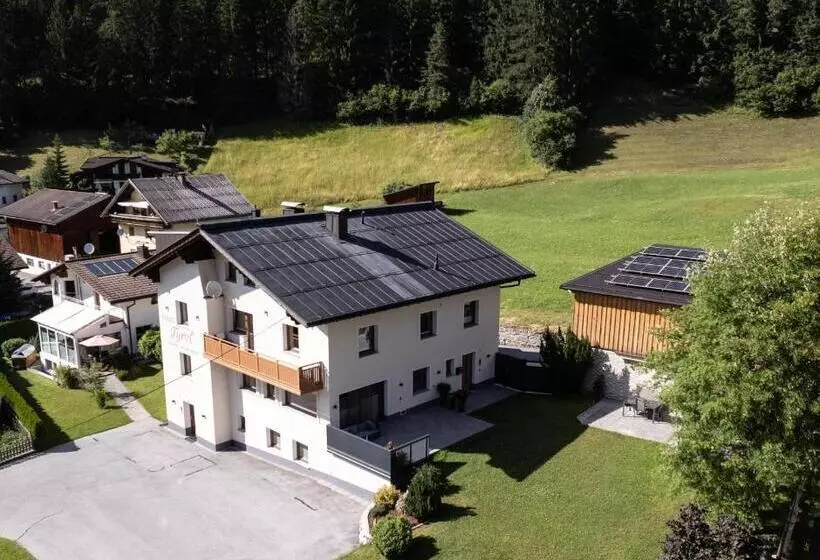 ペンション Appartements Tyrol