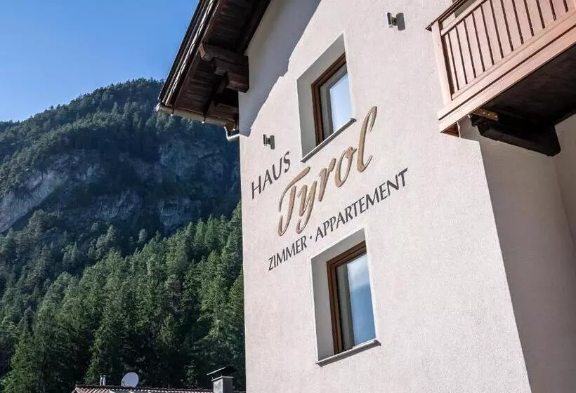 ペンション Appartements Tyrol