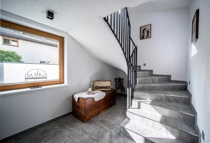 ペンション Appartements Tyrol