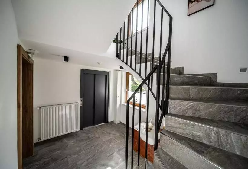 ペンション Appartements Tyrol