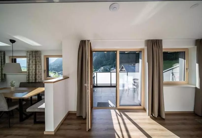 ペンション Appartements Tyrol