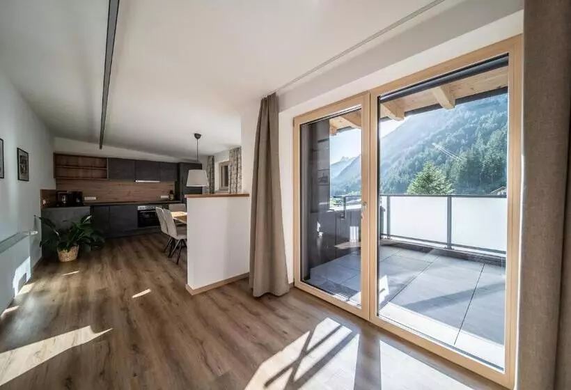 ペンション Appartements Tyrol