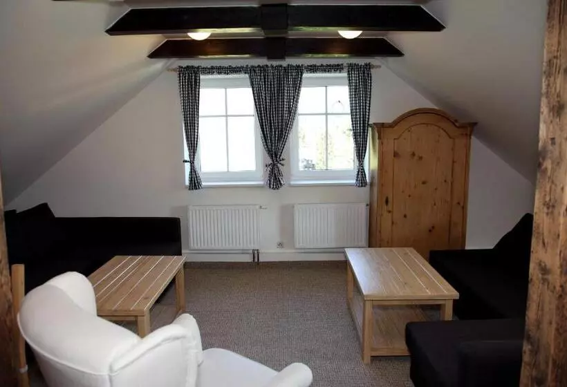 Majatalo Penzion Pod Lesem