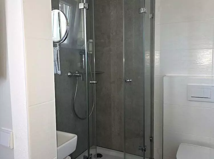 Aamiaismajoitus (B&B) Lieth Hotel Grünreich