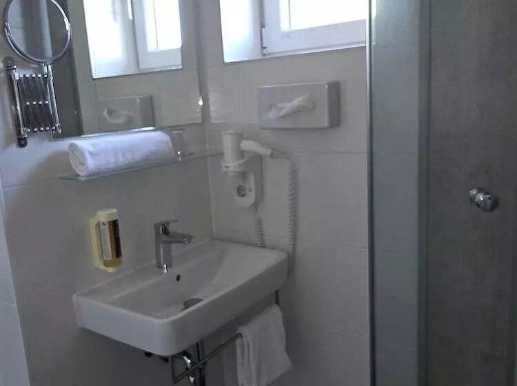 Aamiaismajoitus (B&B) Lieth Hotel Grünreich