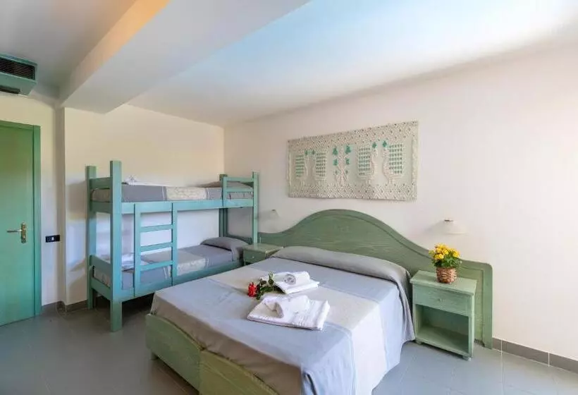 هتل Cala Dei Pini