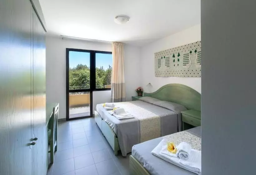 هتل Cala Dei Pini