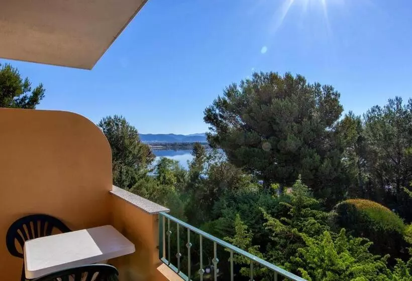 هتل Cala Dei Pini