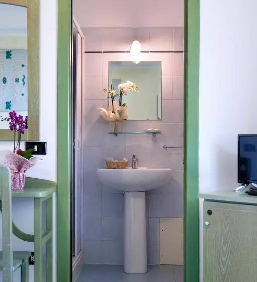 هتل Cala Dei Pini