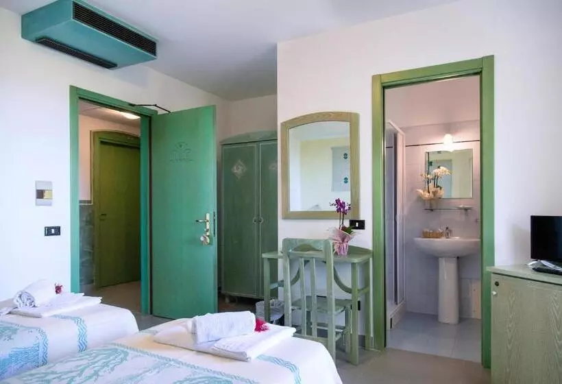 هتل Cala Dei Pini