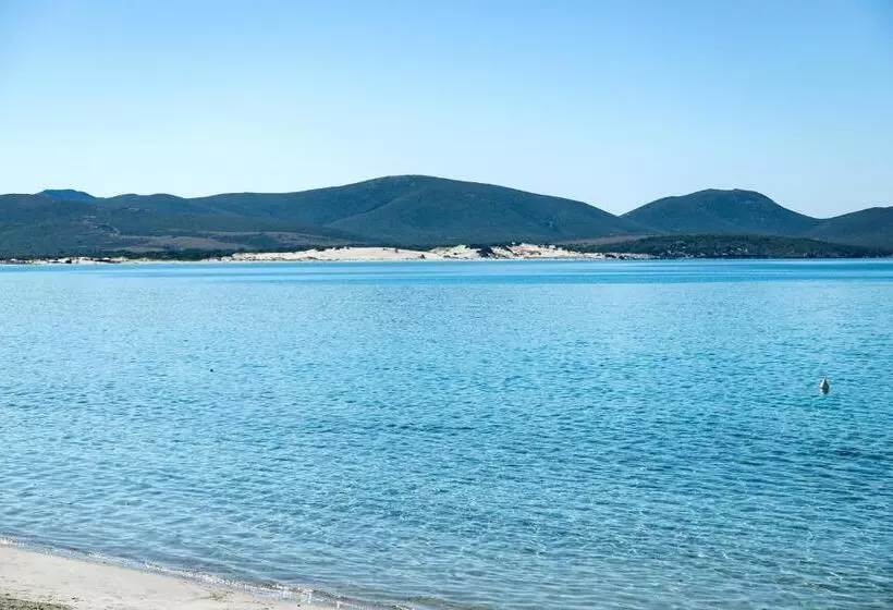 هتل Cala Dei Pini