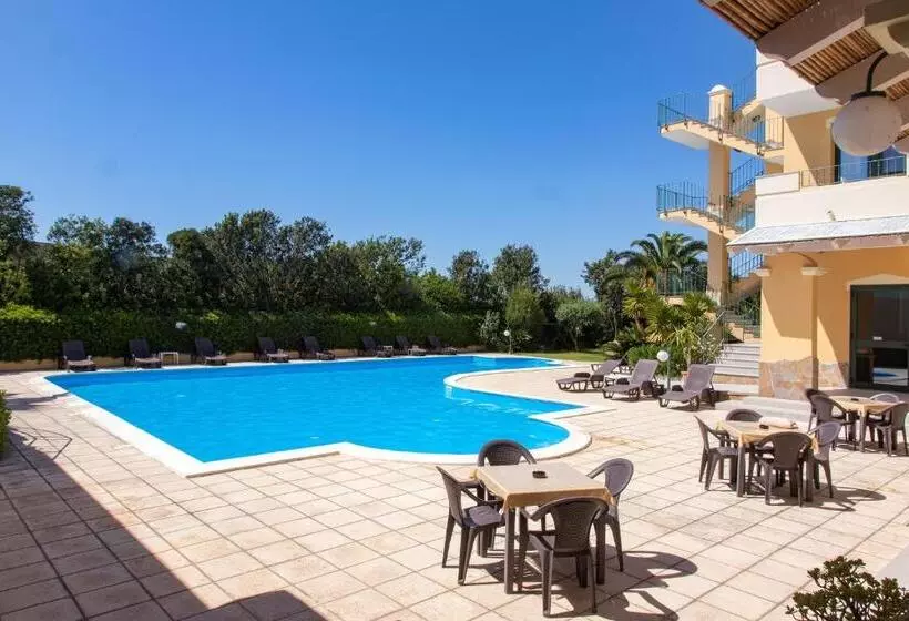 هتل Cala Dei Pini