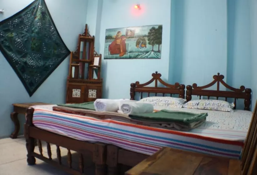 هتل Cosy Guest House