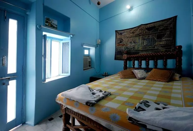 هتل Cosy Guest House