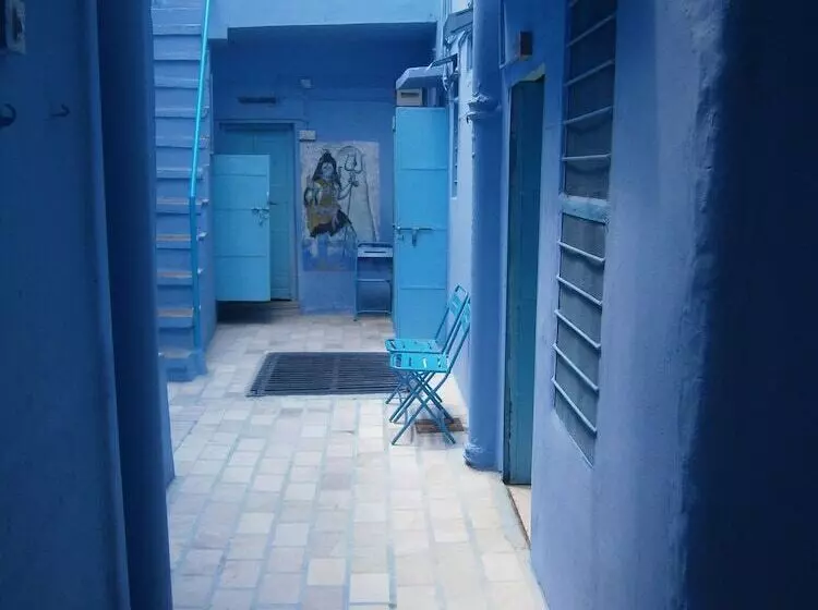 هتل Cosy Guest House
