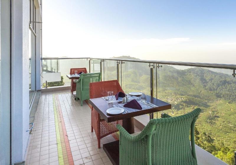 בית מלון כפרי Fragrant Nature Munnar   A Five Star Classified