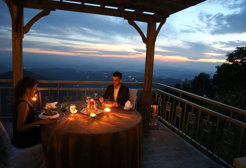 בית מלון כפרי Fragrant Nature Munnar   A Five Star Classified