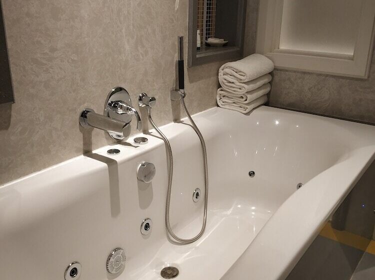 בית מלון כפרי Fragrant Nature Munnar   A Five Star Classified