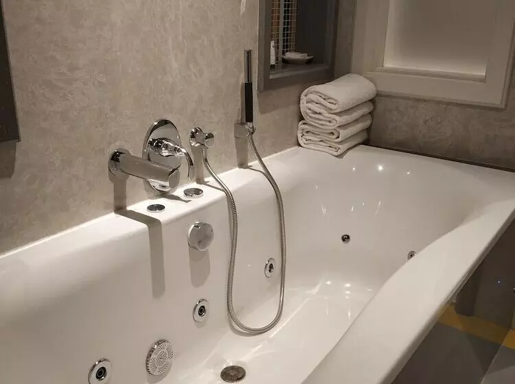 فندق Fragrant Nature Munnar   A Five Star Classified