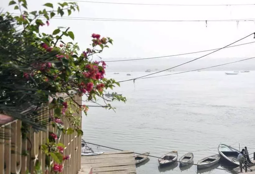 ホテル Kedareswar B&b