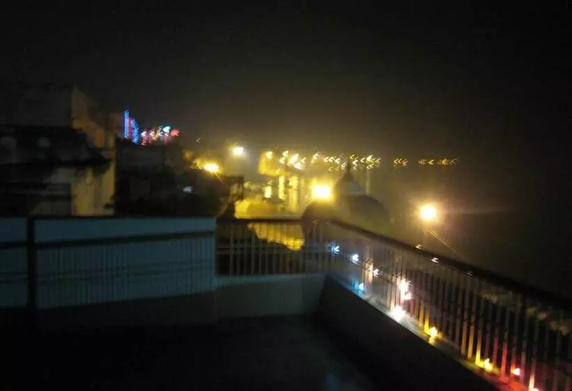 ホテル Kedareswar B&b