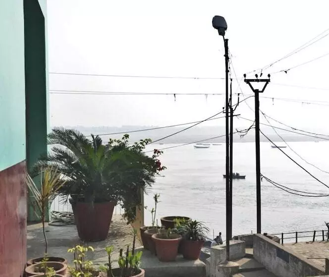 ホテル Kedareswar B&b