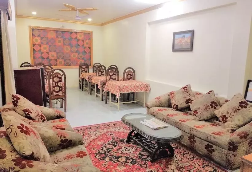 ホテル Kedareswar B&b