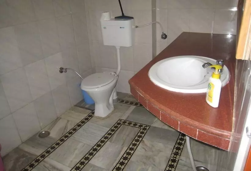 ホテル Kedareswar B&b