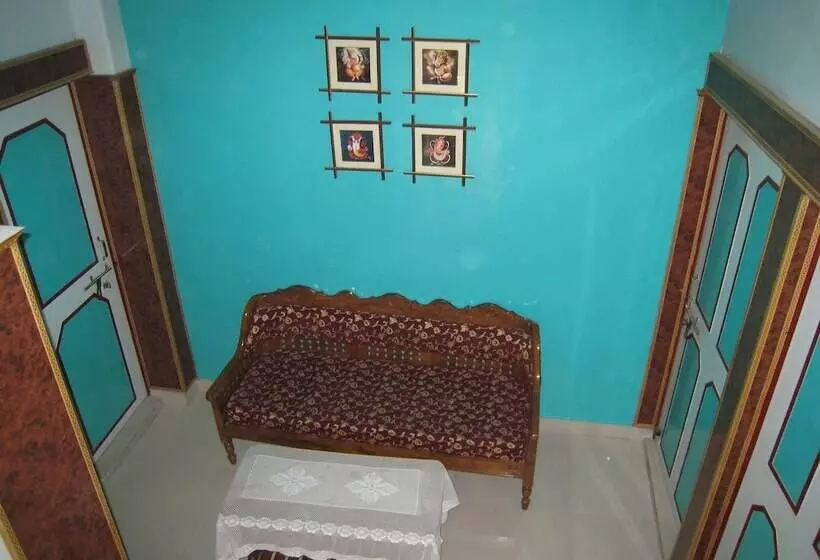 ホテル Kedareswar B&b