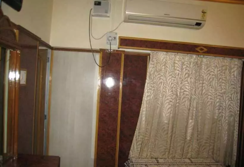 ホテル Kedareswar B&b